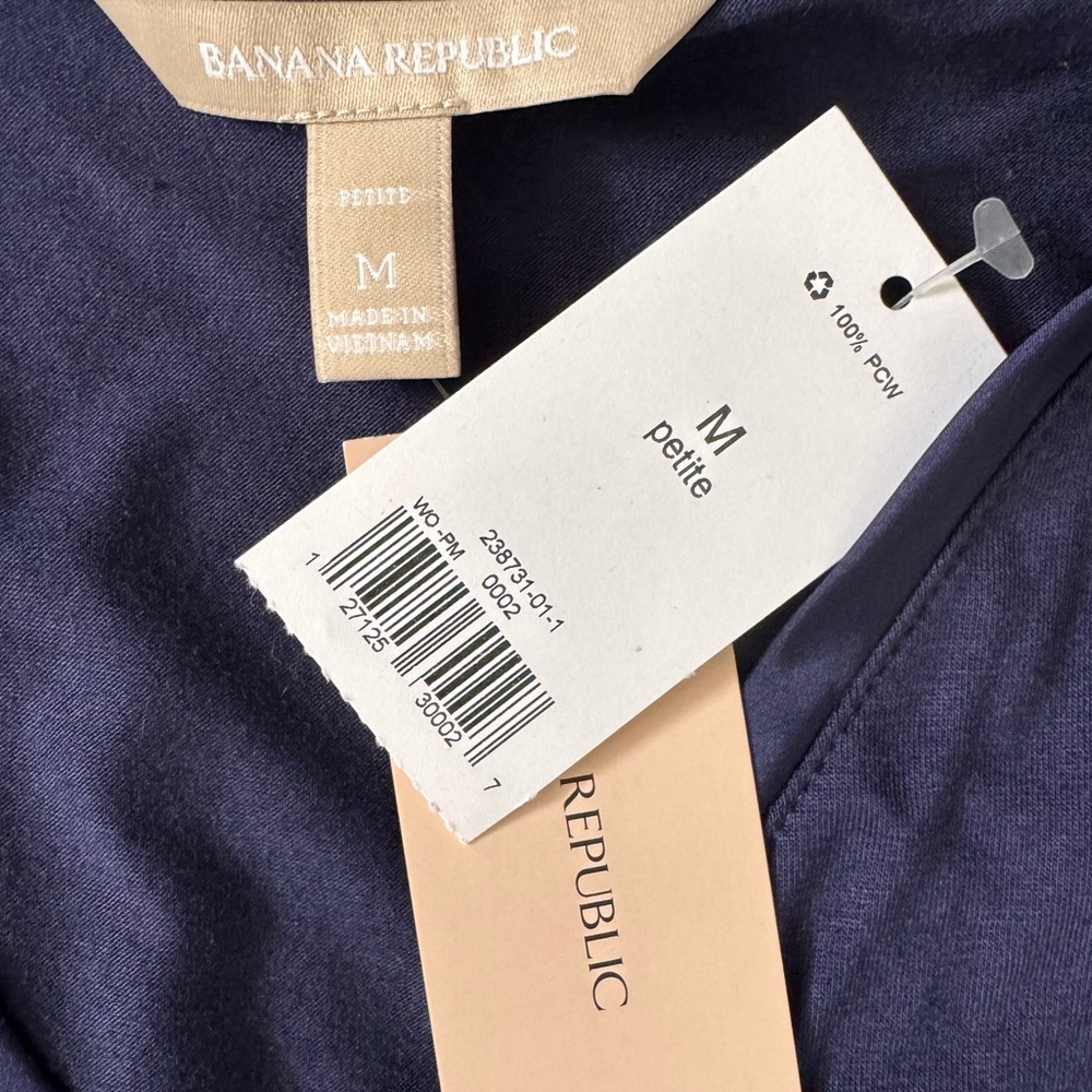 Banana Republic Women's Deep Navy V Neck Sleeveless Top Size Medium Petite - Picture 8 of 10